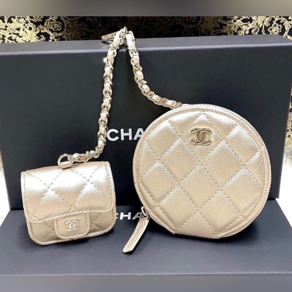 Quilted Faux Leather Gold EarPod & Pouch Set NIP NWOT